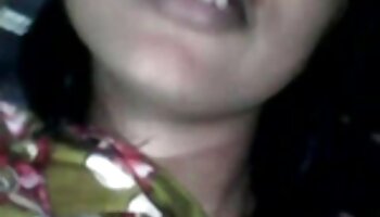 ទី MILF រីកធំផ្អៀងមួយនៃយុវវ័យបង្ហូរទឹក